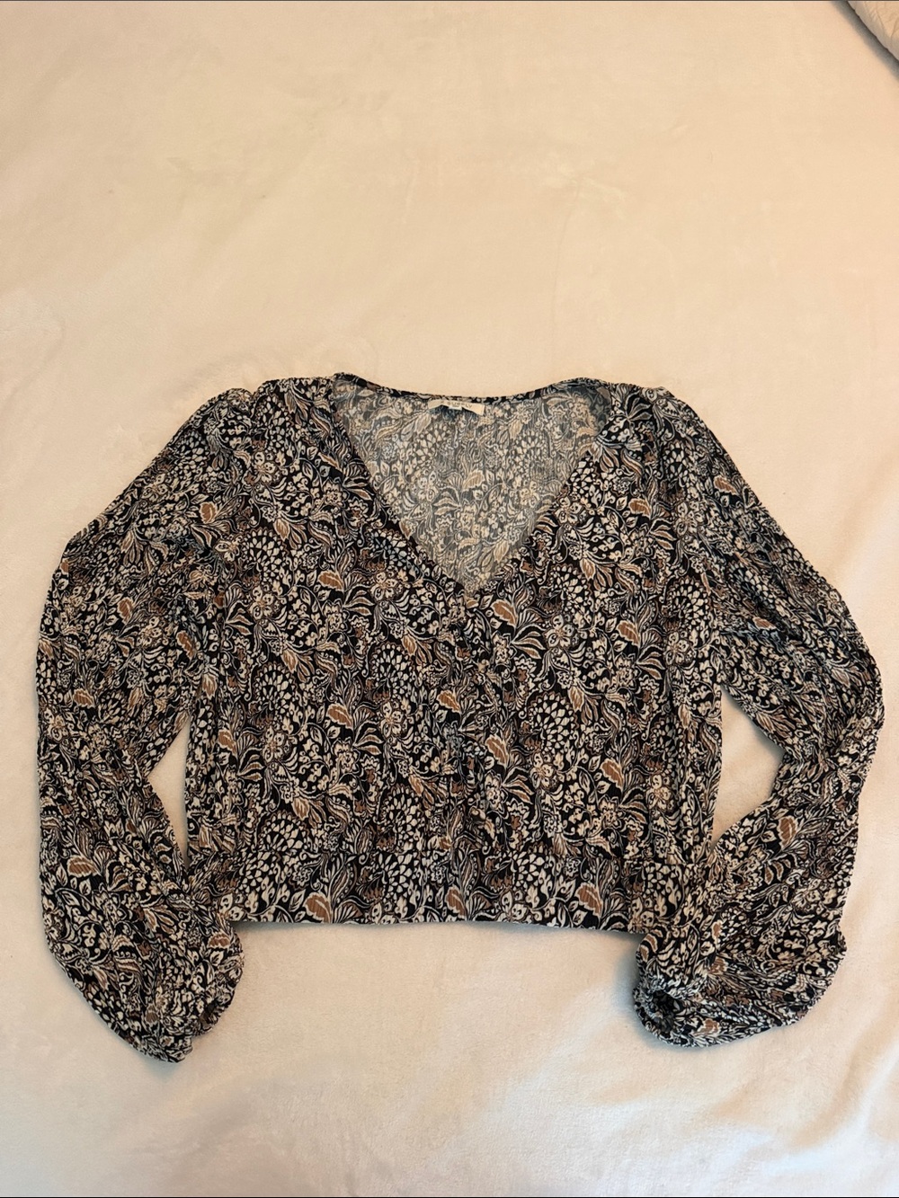 Z Supply Black Floral V-Neck Cropped Long Sleeve Top